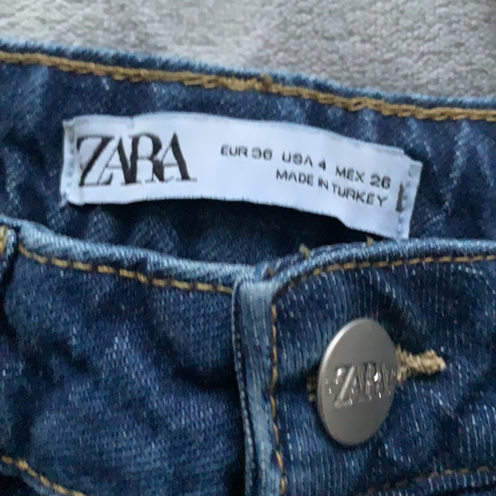 Z1975 HIGH RISE SLIM FLARED JEANS Size 36, USA 4. - Picture 3 of 5